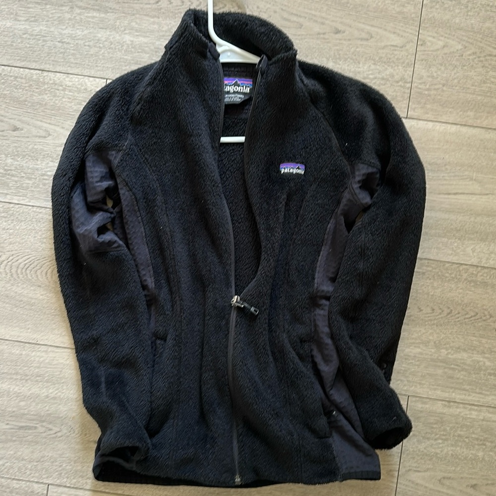 Black Patagonia full zip fleece